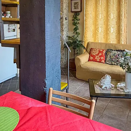 1 Bedroom Amazing Apartment In Valdipino